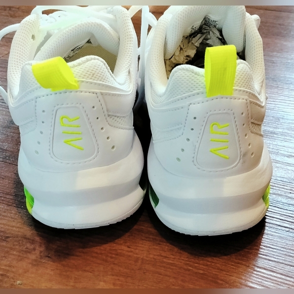 NWT Nike Air Max AP in White/Volt (Size 9) - Picture 6 of 7
